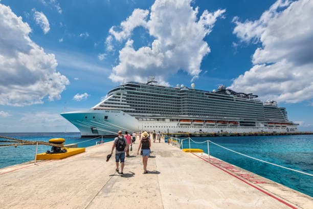 Cruise passengers ship